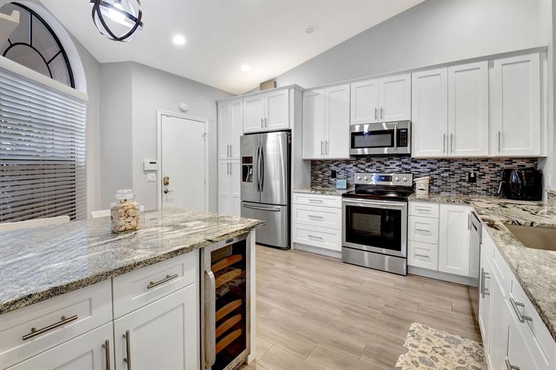 Image 6 of 49 For 7704 Lexington Club Blvd Unit B  B