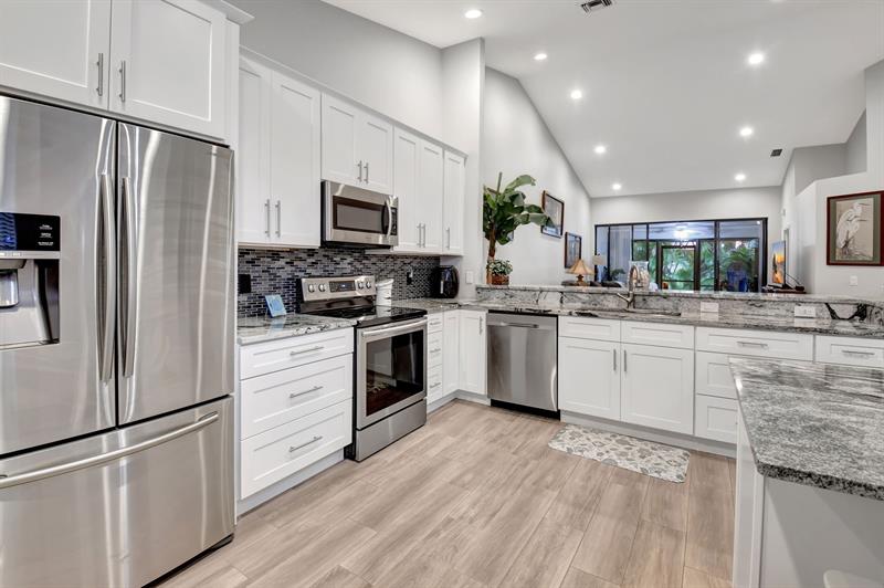 Image 7 of 49 For 7704 Lexington Club Blvd Unit B  B