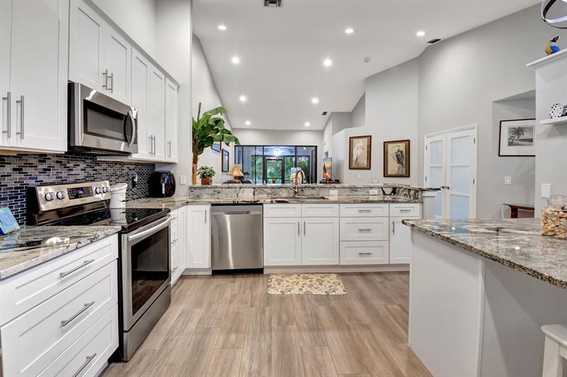 Image 8 of 49 For 7704 Lexington Club Blvd Unit B  B