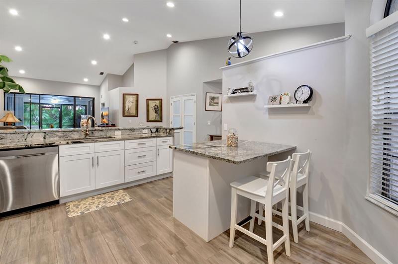 Image 9 of 49 For 7704 Lexington Club Blvd Unit B  B