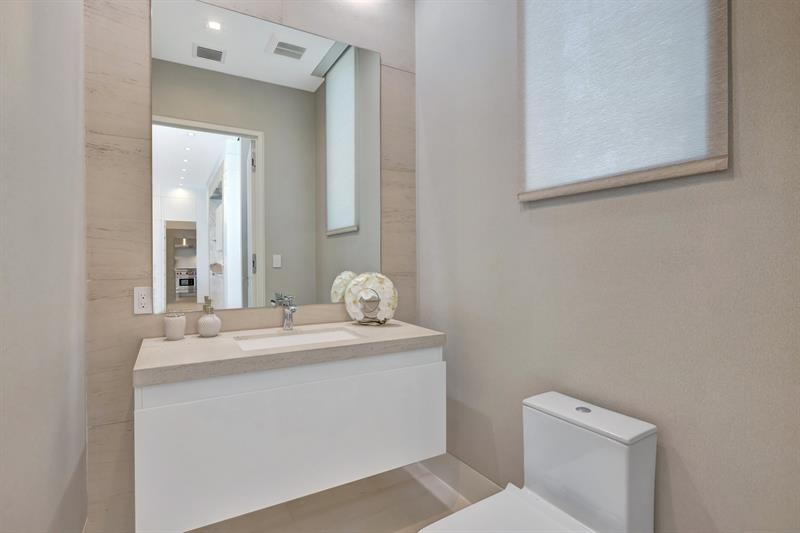 Image 33 of 100 For 2560 Del Lago Dr