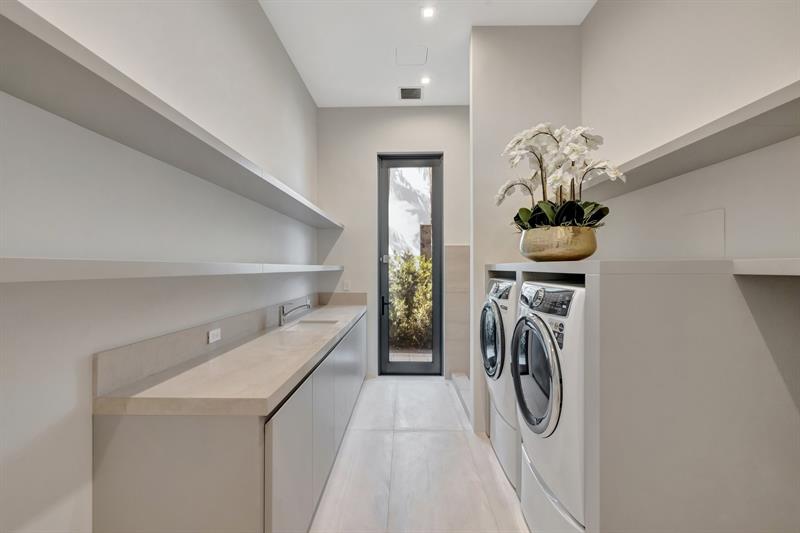 Image 34 of 100 For 2560 Del Lago Dr
