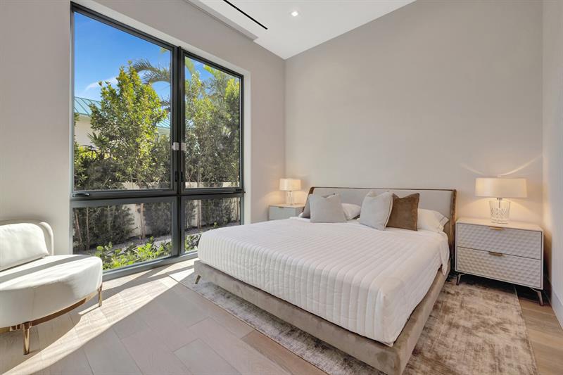 Image 35 of 100 For 2560 Del Lago Dr