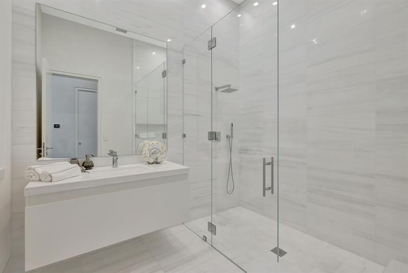 Image 37 of 100 For 2560 Del Lago Dr