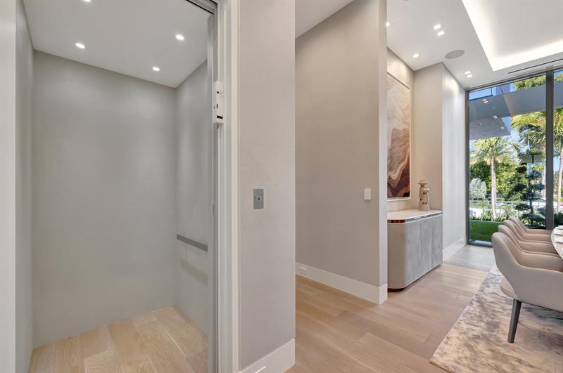 Image 38 of 100 For 2560 Del Lago Dr