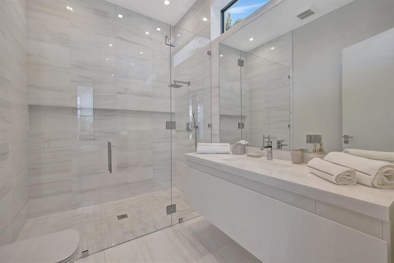 Image 57 of 100 For 2560 Del Lago Dr