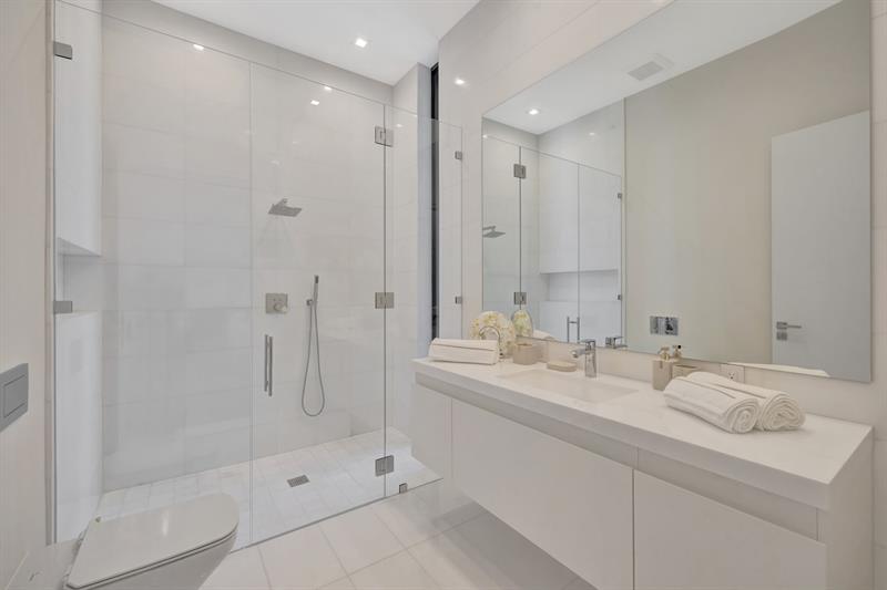 Image 65 of 100 For 2560 Del Lago Dr