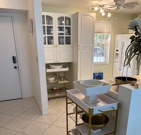 Image 9 of 25 For 1025 4th Ave  106