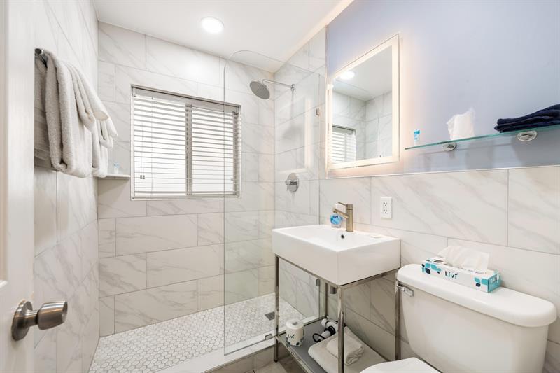 Image 26 of 37 For 2648 32nd St