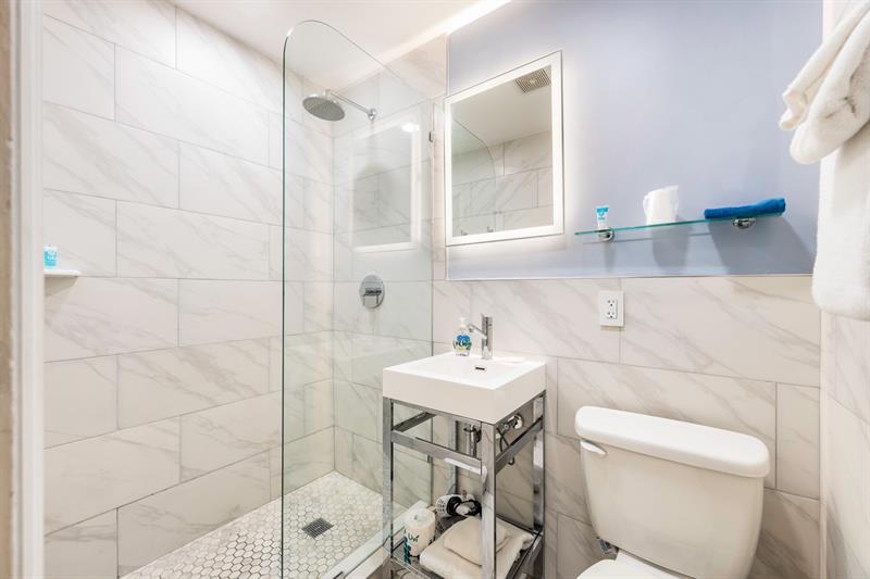 Image 27 of 37 For 2648 32nd St