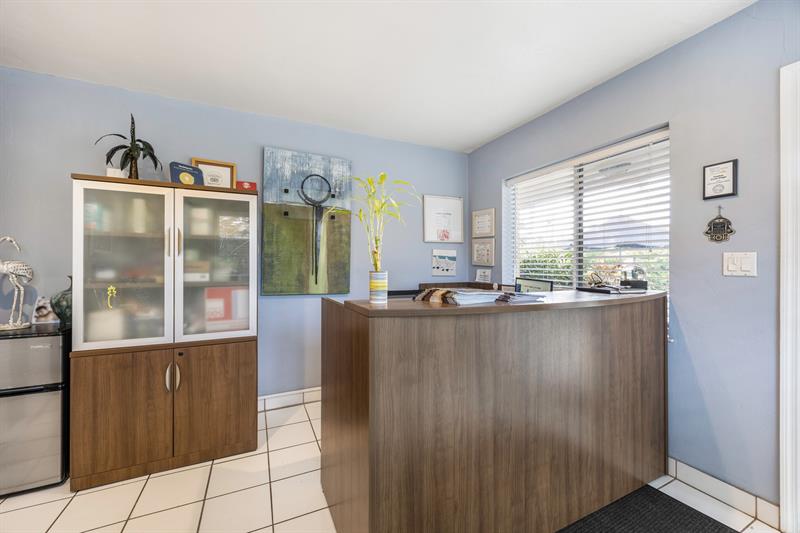 Image 28 of 37 For 2648 32nd St