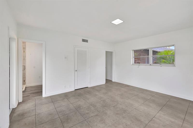 Image 33 of 93 For 2390 27th Te