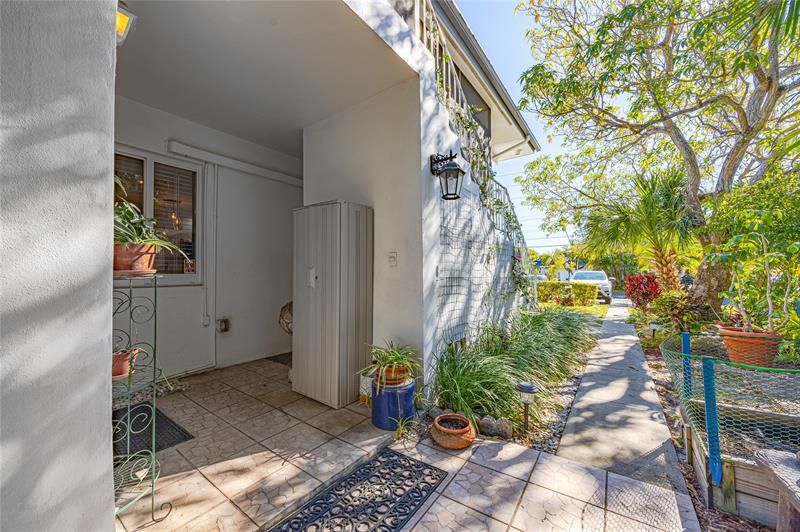 Image 27 of 37 For 761 15th St  1