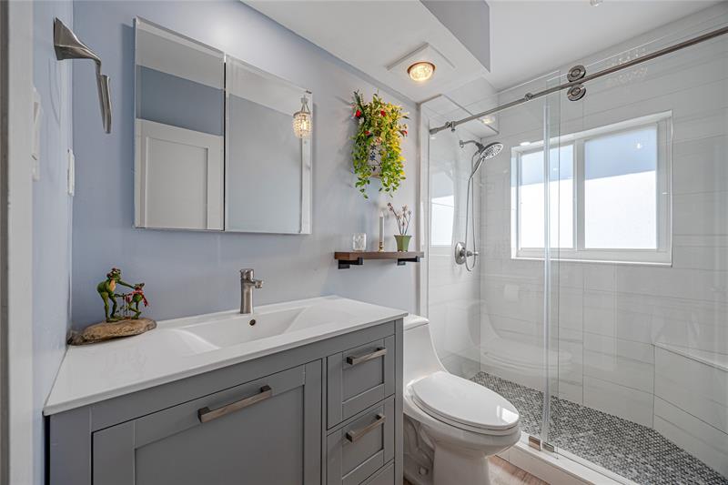Image 6 of 37 For 761 15th St  1