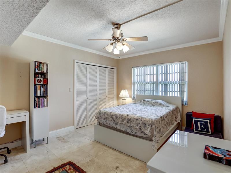 Image 33 of 59 For 3050 48th Ct  401