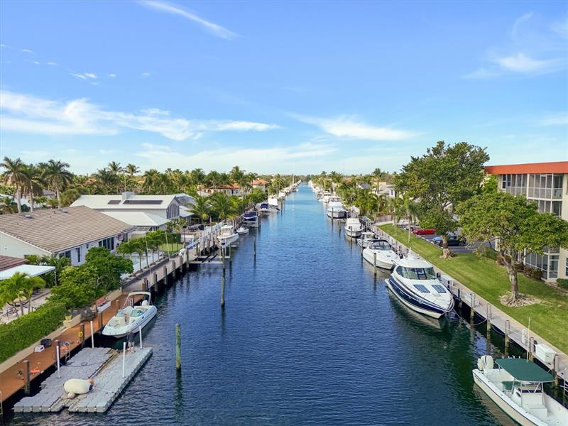 Image 37 of 59 For 3050 48th Ct  401