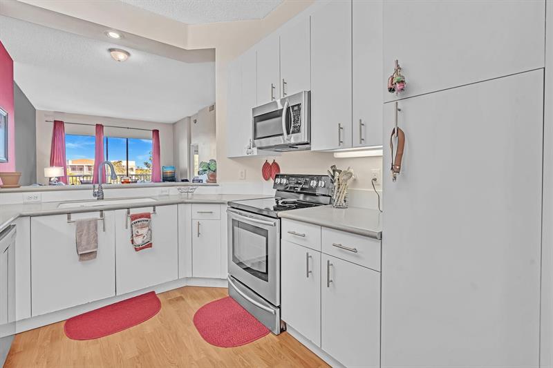 Image 7 of 70 For 7802 Trent Dr  406