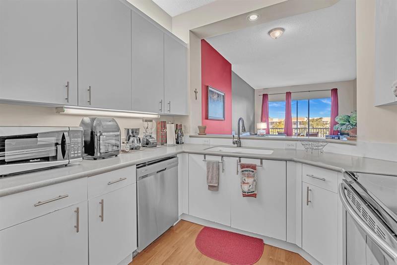 Image 9 of 70 For 7802 Trent Dr  406