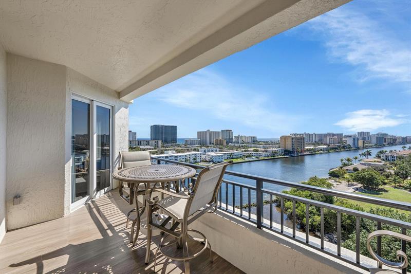 Image 15 of 47 For 2880 14th Street Cswy  1009