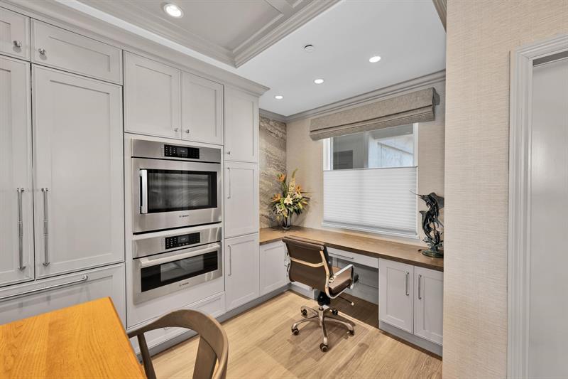 Image 21 of 47 For 2880 14th Street Cswy  1009