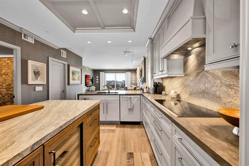 Image 22 of 47 For 2880 14th Street Cswy  1009