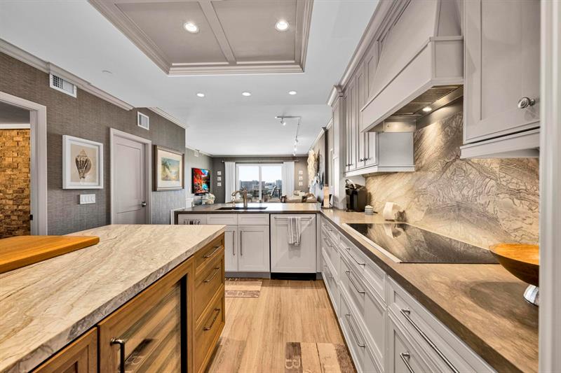 Image 24 of 47 For 2880 14th Street Cswy  1009