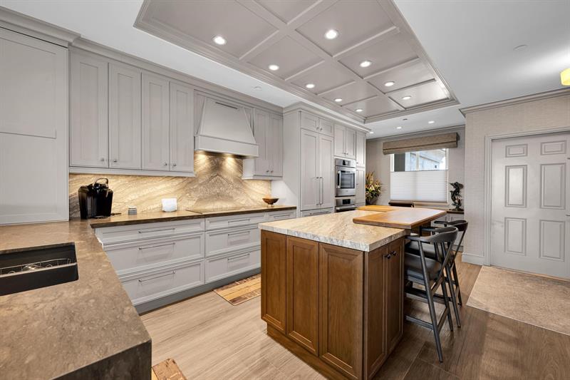 Image 25 of 47 For 2880 14th Street Cswy  1009