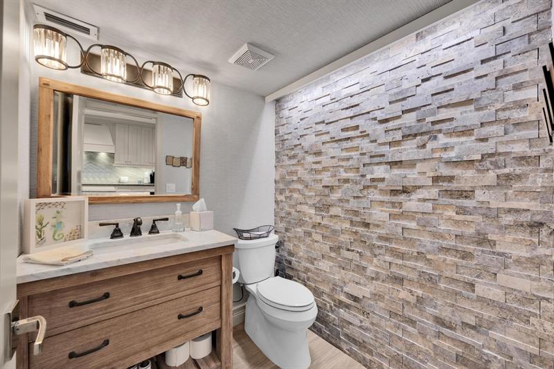 Image 26 of 47 For 2880 14th Street Cswy  1009
