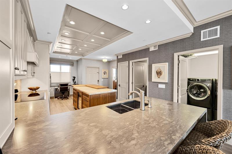 Image 31 of 47 For 2880 14th Street Cswy  1009