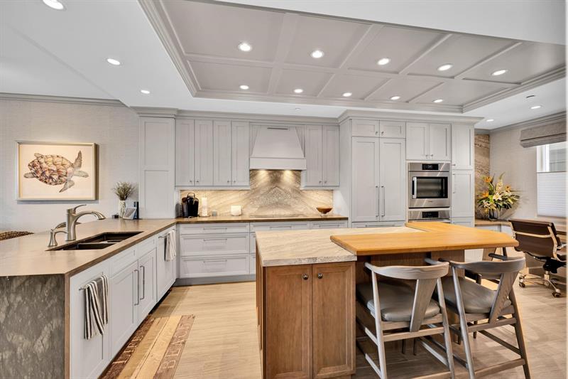 Image 32 of 47 For 2880 14th Street Cswy  1009