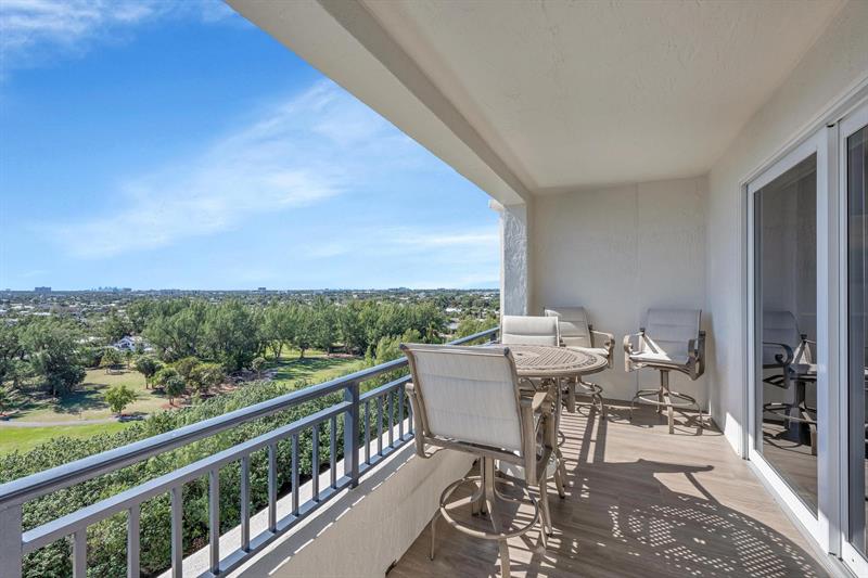 Image 33 of 47 For 2880 14th Street Cswy  1009