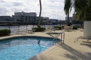 Image 40 of 47 For 2880 14th Street Cswy  1009