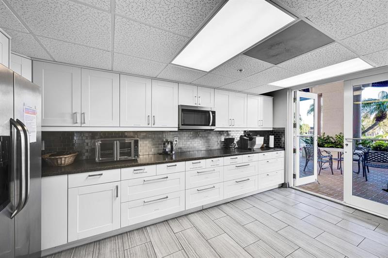 Image 43 of 47 For 2880 14th Street Cswy  1009