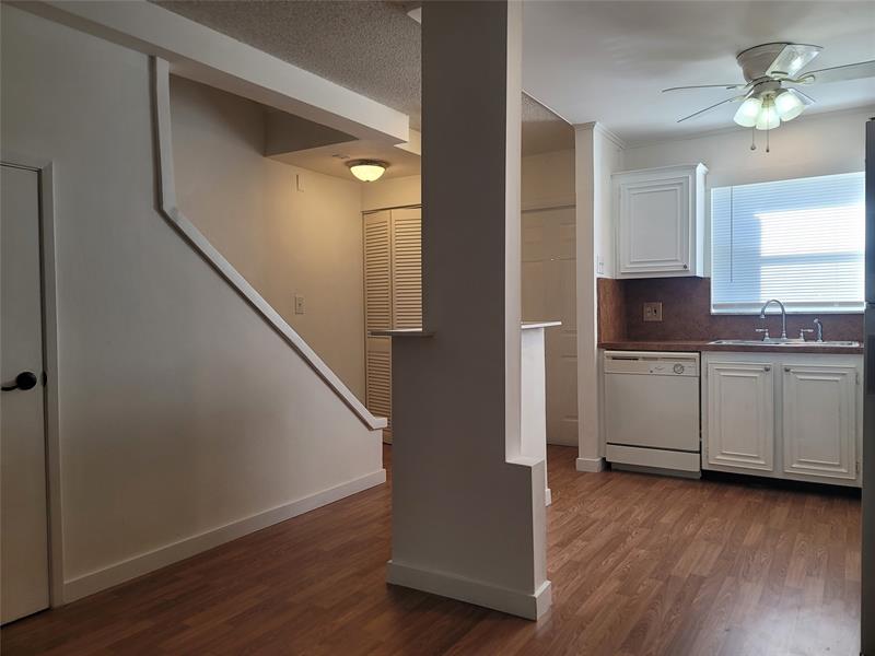 Image 7 of 31 For 805 Oakland Park Blvd  E7