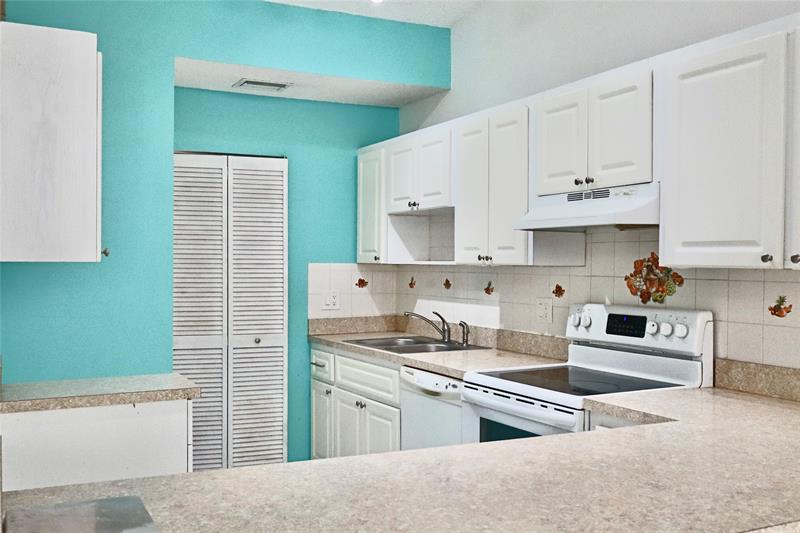 Image 3 of 19 For 9254 18th St