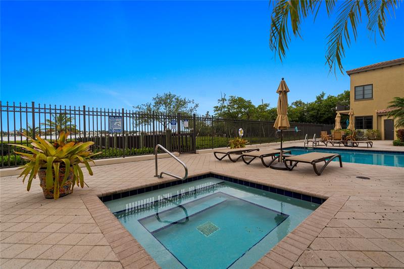 Image 44 of 52 For 515 Via Villagio