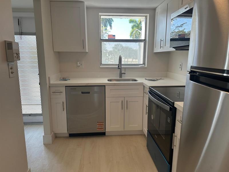 Image 3 of 13 For 8300 Sunrise Lakes Blvd  204