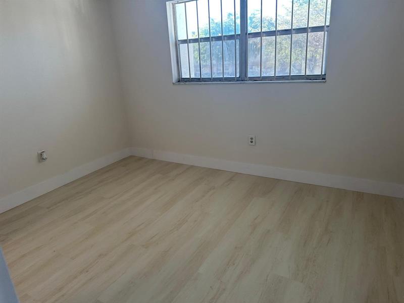 Image 6 of 13 For 8300 Sunrise Lakes Blvd  204