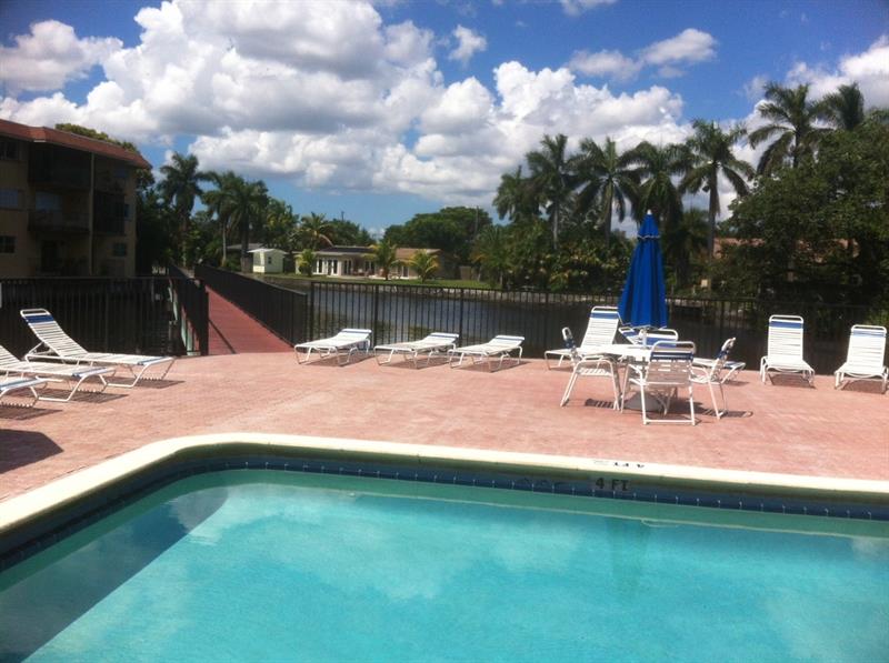 Image 3 of 9 For 333 17th Ct  210b