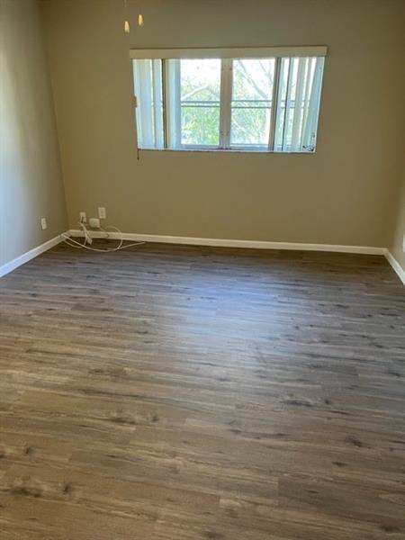 Image 6 of 9 For 333 17th Ct  210b