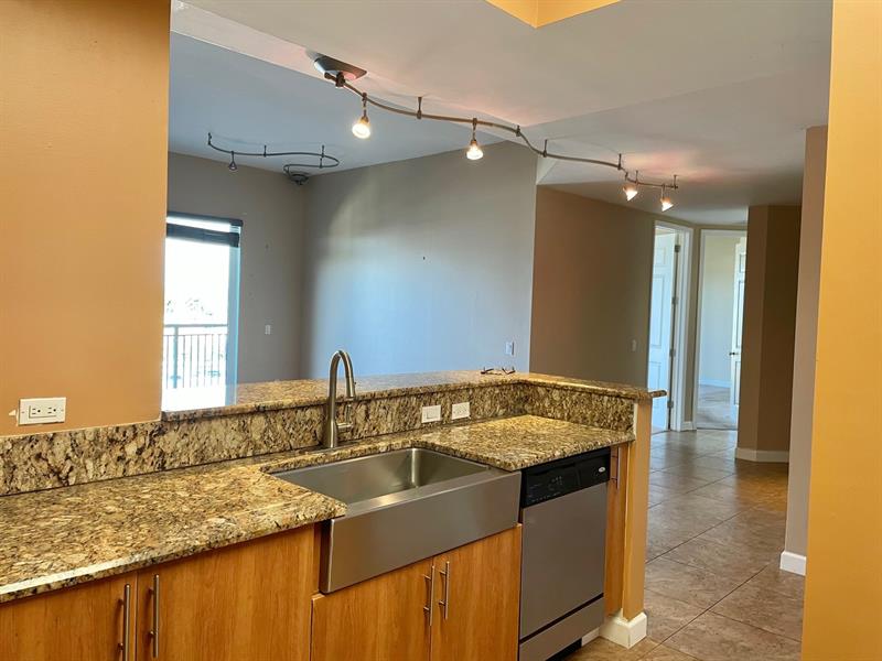 Image 12 of 58 For 2617 14th Ave  406