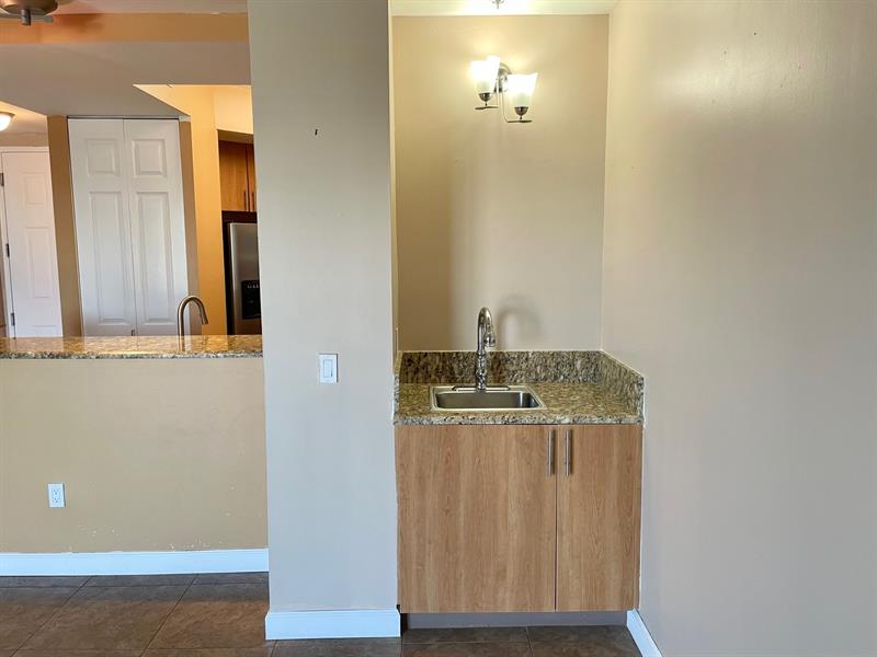 Image 18 of 58 For 2617 14th Ave  406