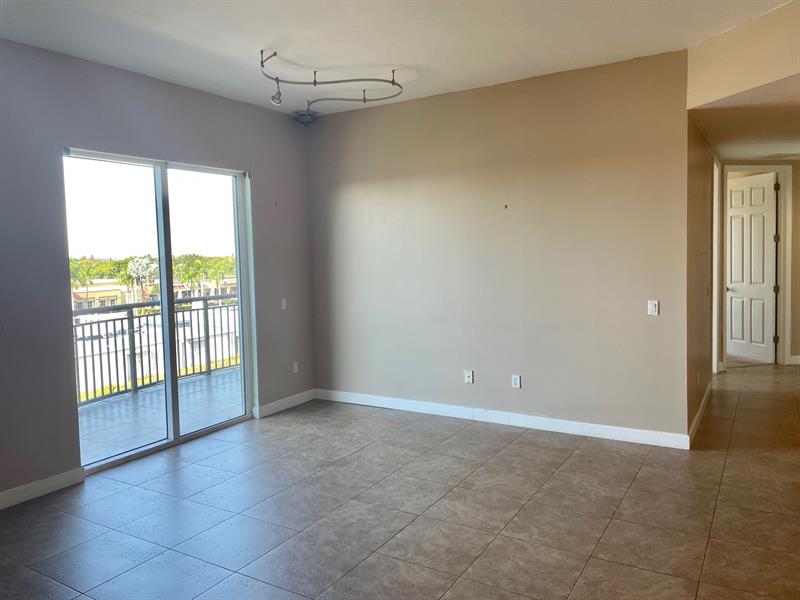 Image 6 of 58 For 2617 14th Ave  406