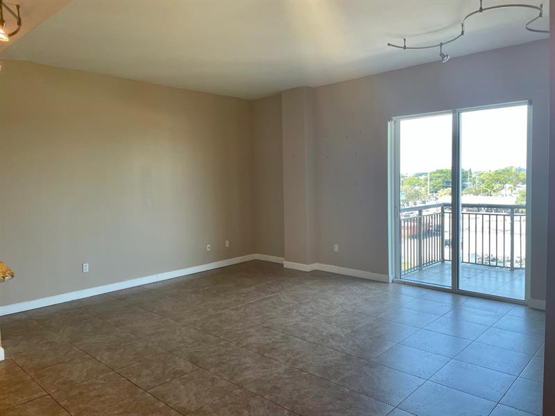 Image 7 of 58 For 2617 14th Ave  406