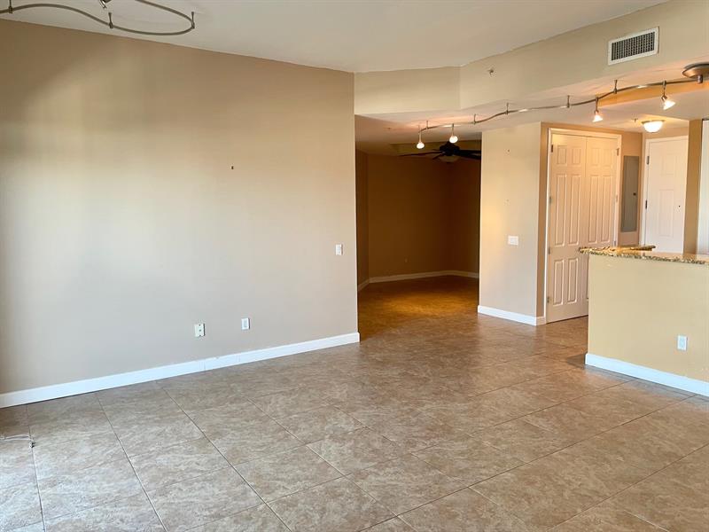 Image 8 of 58 For 2617 14th Ave  406