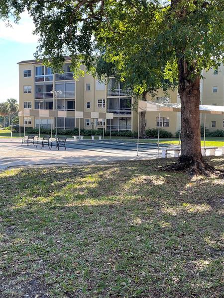 Image 17 of 18 For 2861 Somerset Dr  101