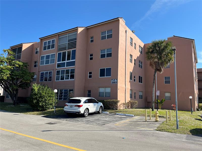 Image 3 of 18 For 2861 Somerset Dr  101