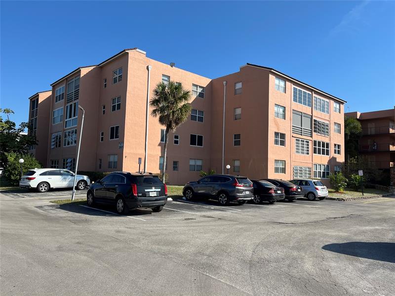 Image 4 of 18 For 2861 Somerset Dr  101