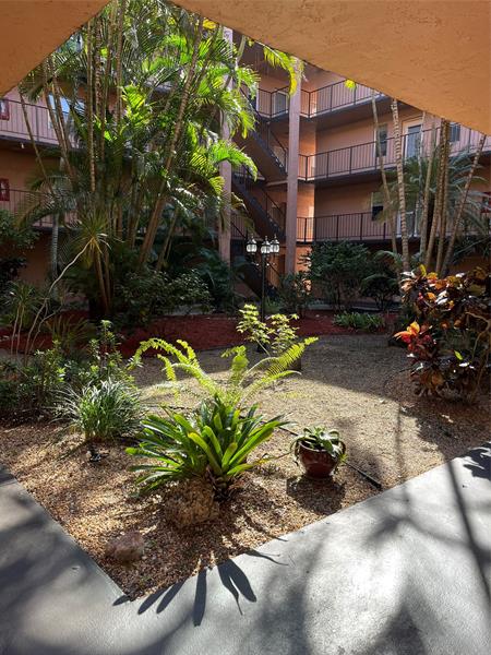 Image 7 of 18 For 2861 Somerset Dr  101
