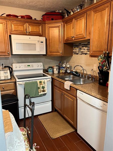 Image 8 of 18 For 2861 Somerset Dr  101